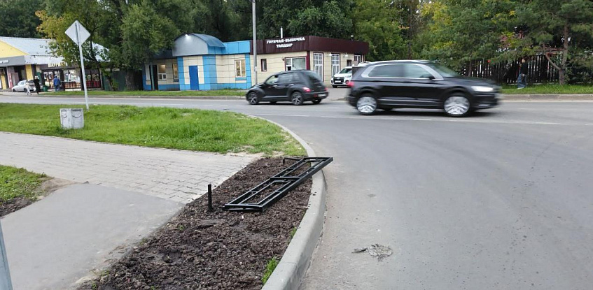 Дедовчане не оценили пешеходный переход с забором 