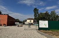 В Снегирях возобновили строительство фастфуда