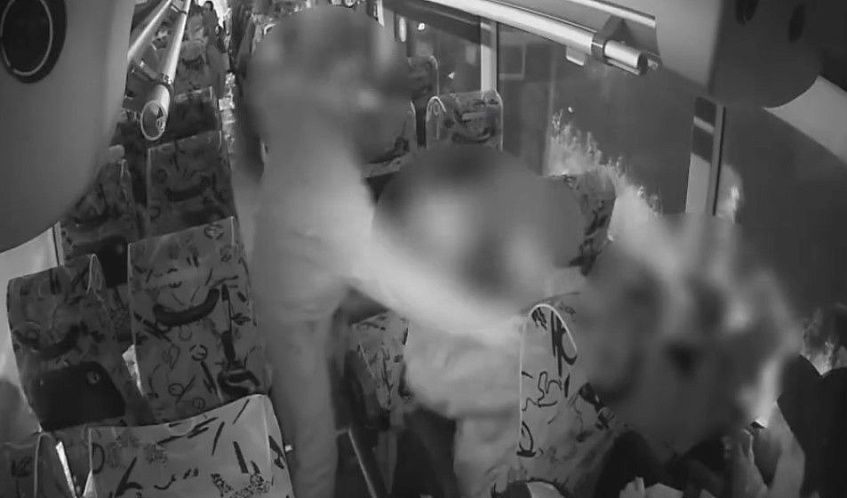 Как дети довели водителя автобуса до крайних мер: случай из жизни