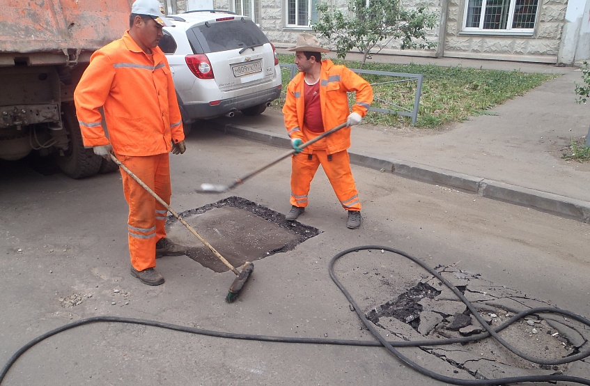 Баженов: В 11 муниципалитетах Госадмтехнадзор добился устранения 22 нарушений чистоты вдоль дорог Подмосковья за неделю