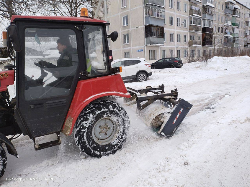 В Новопетровском сбились с графика уборки снега