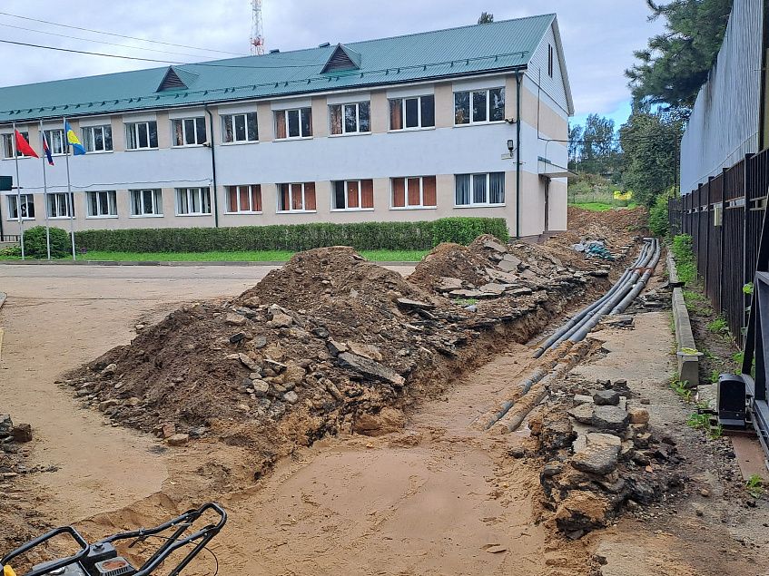 Директор Покровской школы пообещала, что в День знаний от земляных работ не останется и следа