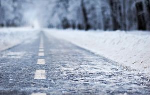 «Автодор» попросил водителей быть внимательными из-за мокрого снега