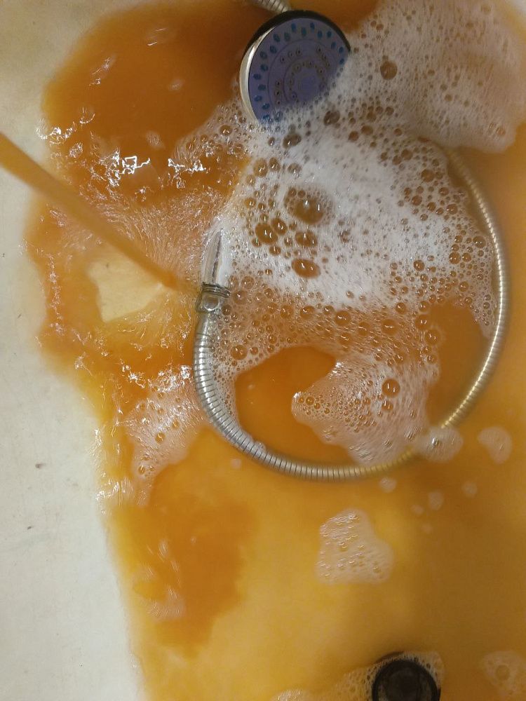 Вода цвета кофе: что происходит в посёлке Глебовском?