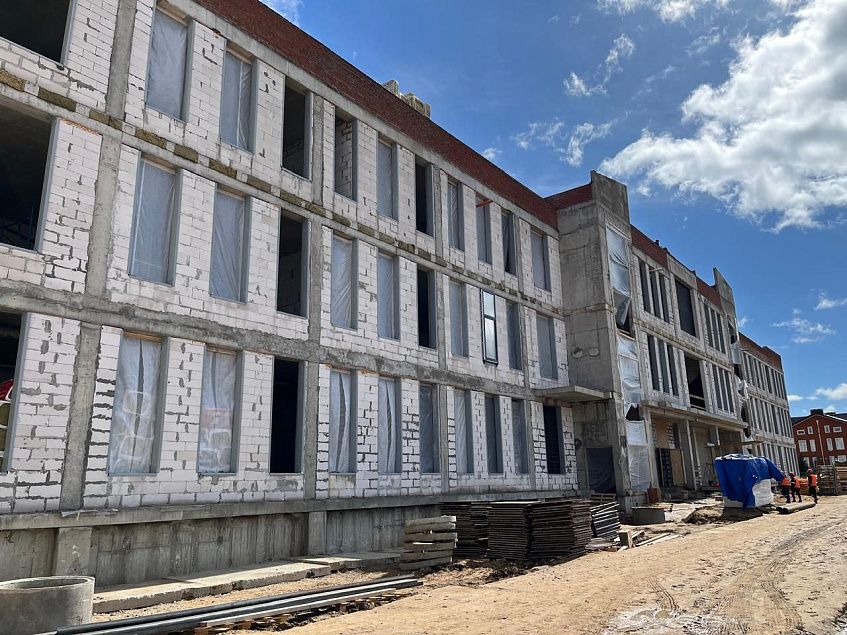 Новую школу в деревне Красный посёлок передадут в область