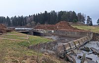 Накануне Пасхи в  Глебовском закрыли единственный короткий путь к кладбищу 