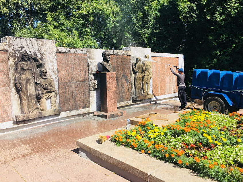 Вандалы осквернили мемориал в Дедовске