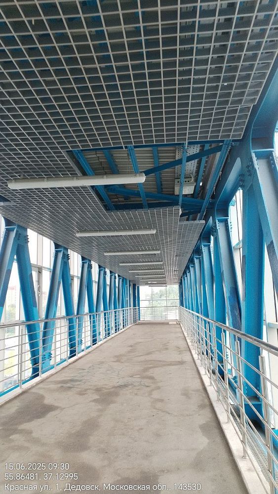 «Граффити, мусор и вонь!»: дедовчане используют железнодорожный переход не только по прямому назначению