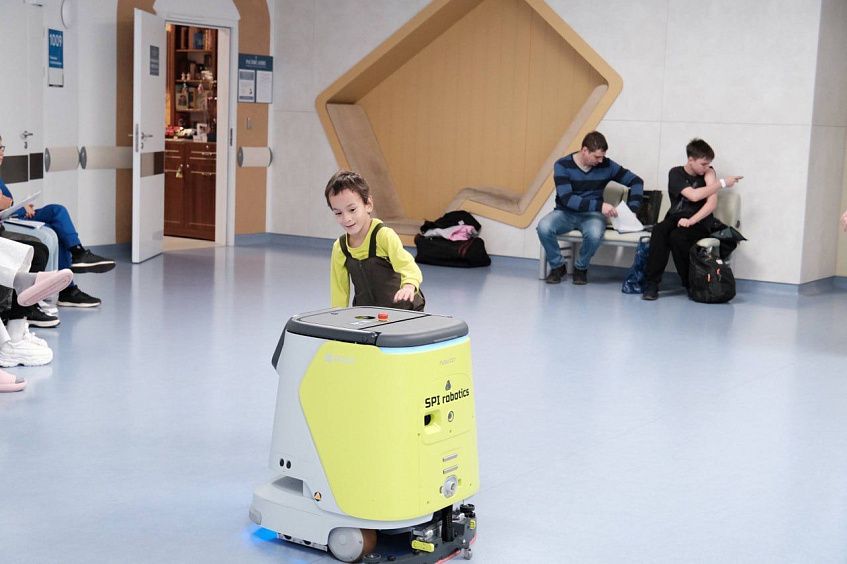 Чистоту в больницах наводят роботы: до чего техника дошла!