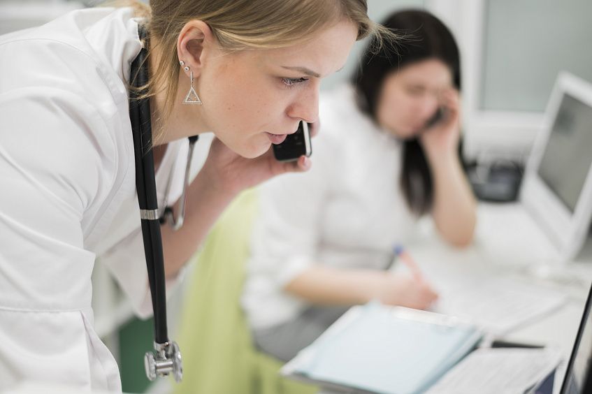 Минздрав сообщает о трудностях при записи на приём к врачу 