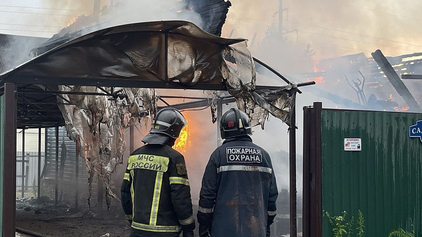 В деревне Алексино от удара молнии загорелся частный дом (ВИДЕО) 