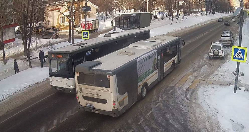 Десять автобусных рейсов сошли с линии из-за технической неисправности