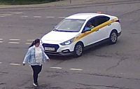 Водитель «такси» проигнорировал правила и едва не сбил пешехода на Волоколамском шоссе
