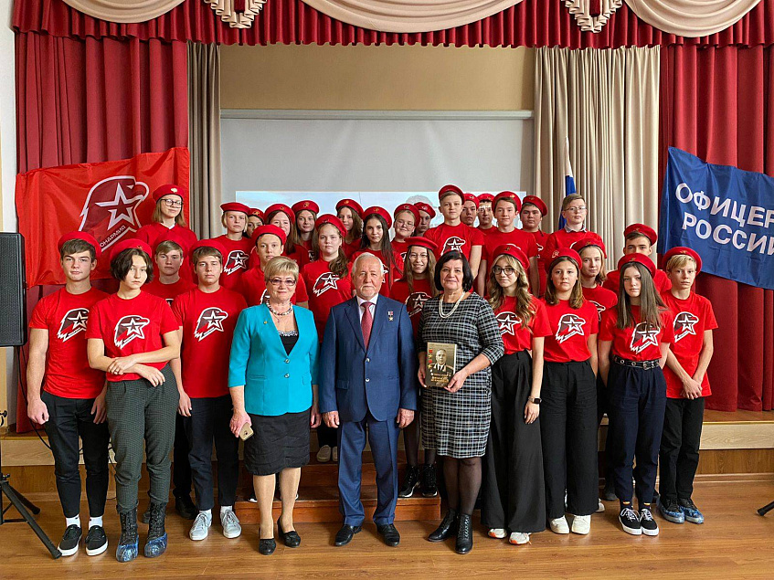 Истринские школьники побывали на встрече с героем РФ, полковником Зеленовым