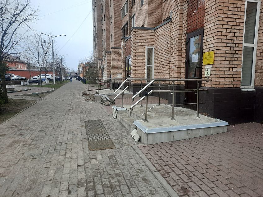 К ремонту крыльца ЗАГСа приступили после публикации в СМИ 