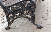 Чугунные скамейки в новом сквере Малой Истры покрылись ржавчиной