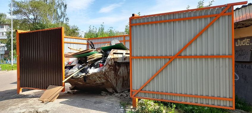 Контейнерные площадки в Истре опасны для машин и людей