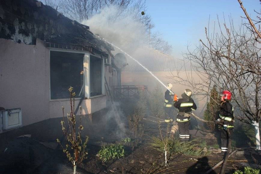 При пожаре в дачном доме погиб мужчина