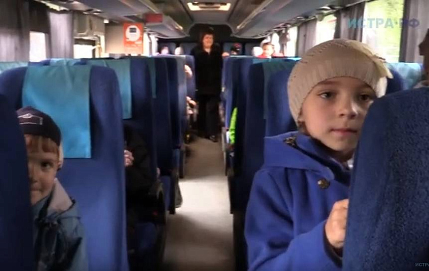 До школы в деревне Чёрная просят пустить школьный автобус