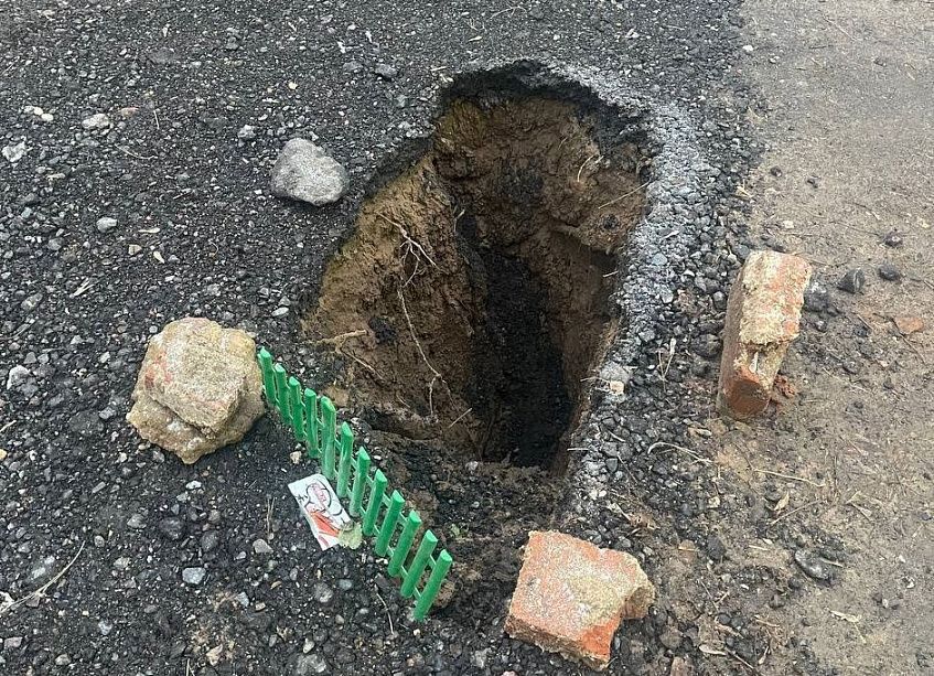 В Истре провалился асфальт, уложенный на землю