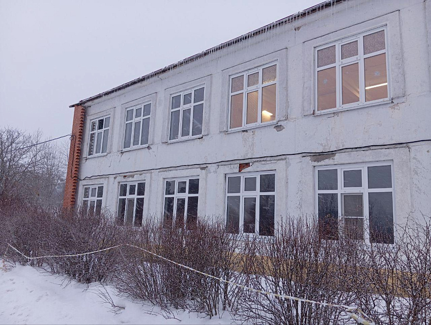 В Костровской школе начался демонтаж внутренних конструкций