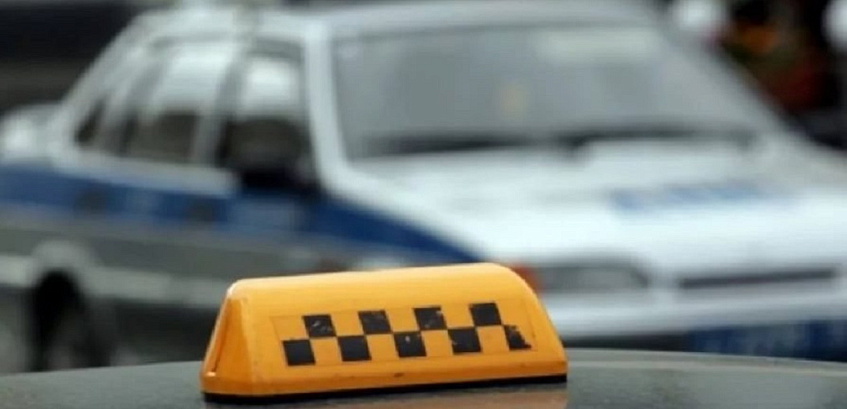 В Покровском таксист ограбил пассажира на сто тысяч рублей 