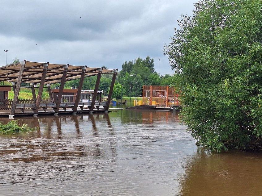 Парк на Песочной остаётся под водой