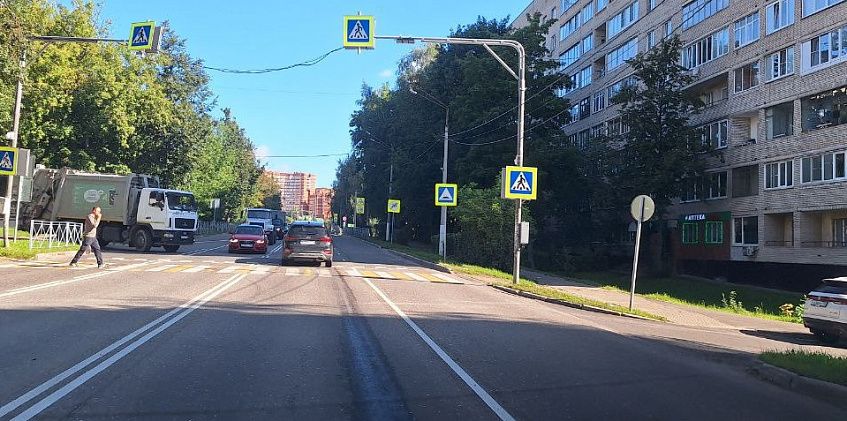 Пересечение двойной сплошной при повороте домой: на улице Ленина новая разметка