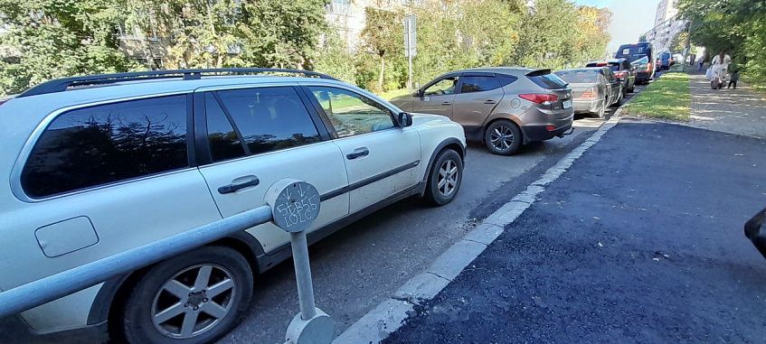 Работы через пень-колоду: въезды во дворы, о которых просили жители, «заасфальтировали»