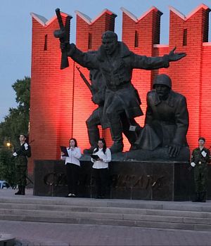 Памяти павших будьте достойны!