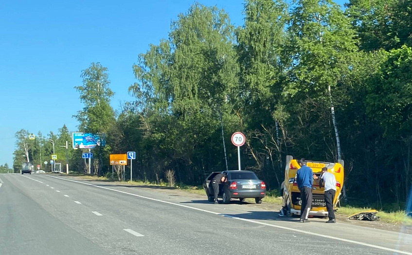  Такси перевернулось на Волоколамском шоссе после наезда на тросовое ограждение
