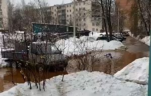 Двор в Дедовске ушёл под воду