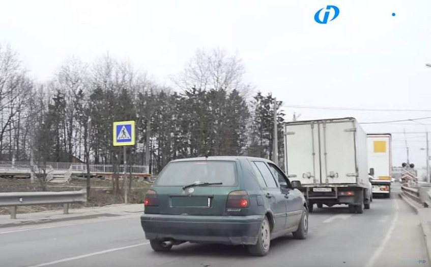 Вблизи переезда в Новопетровском автомобиль сбил ребёнка