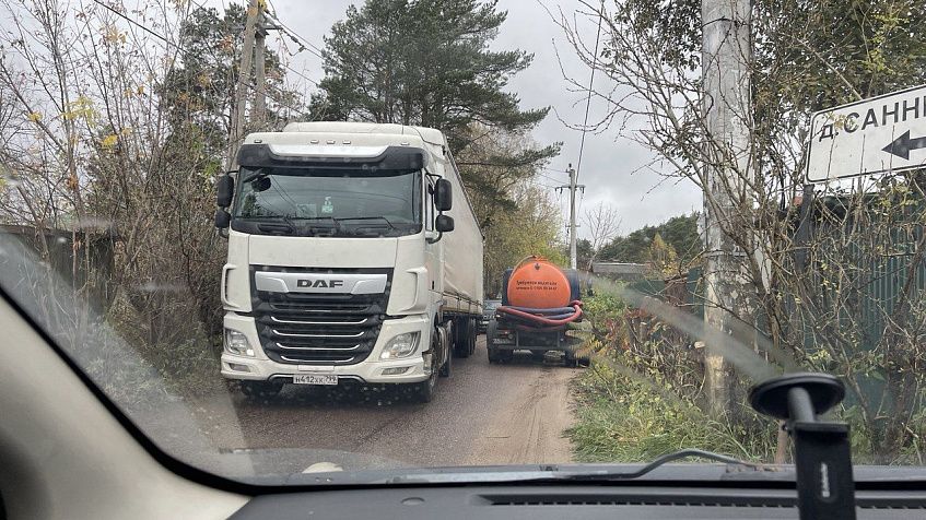 В посёлок Троицкий поехали большегрузы