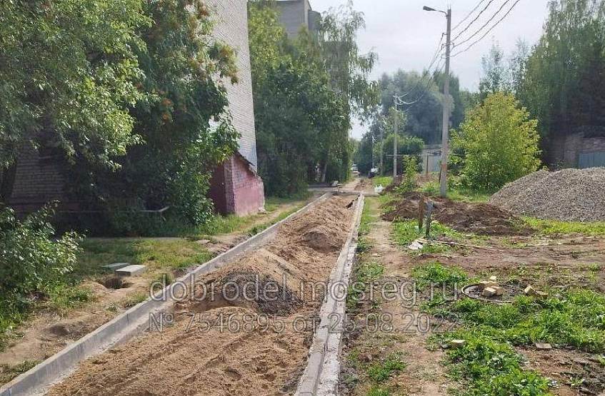 Строительство тротуара на 1-й Волоколамской в Дедовске обещают завершить до конца ноября