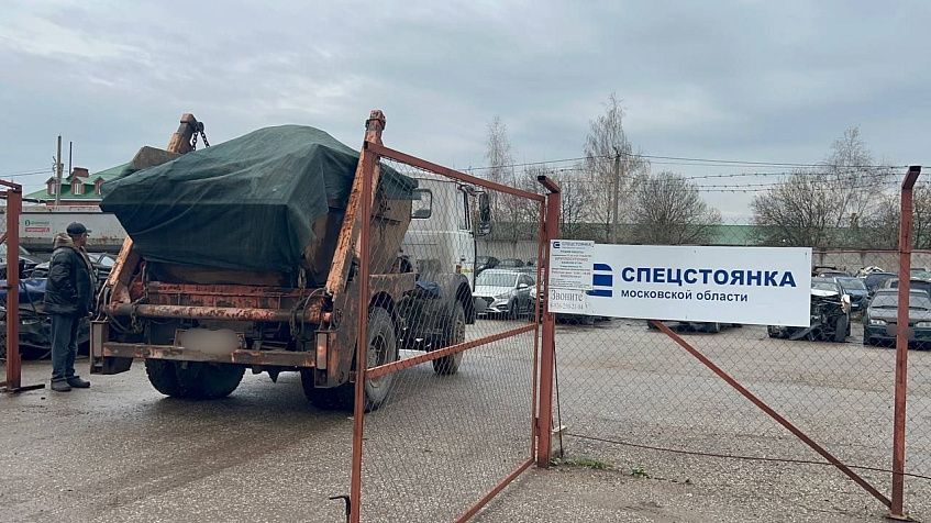 За несанкционированную перевозку строительных отходов три машины отправили на штрафстоянку 