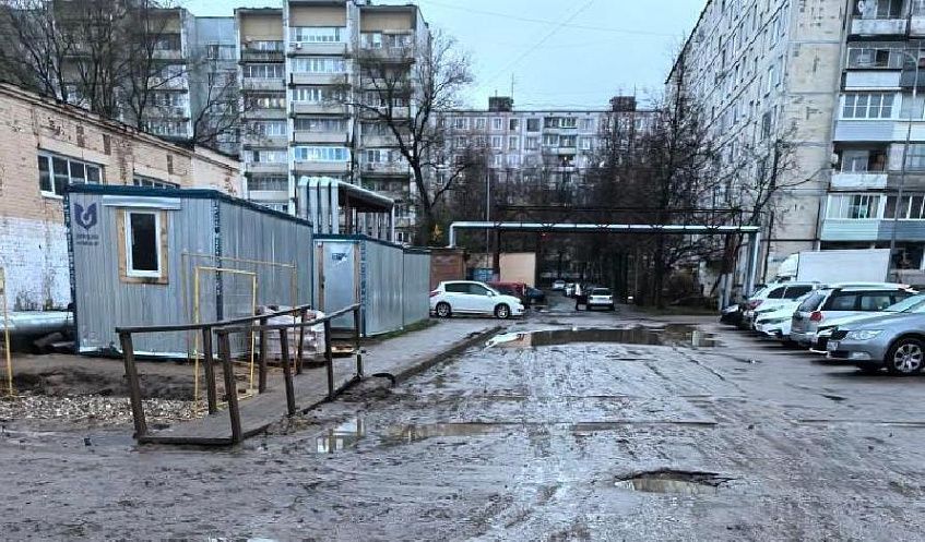 Улица Керамическая в Дедовске: развели грязь и не убирают 