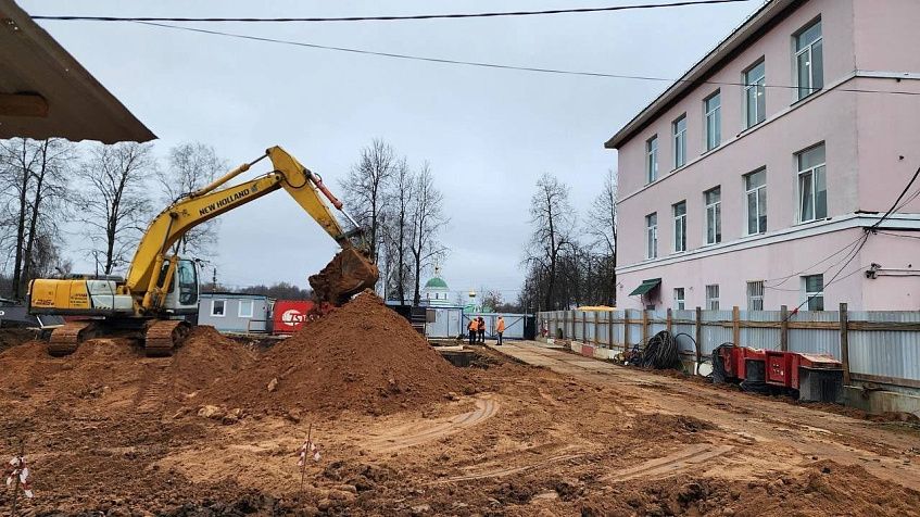 В селе Новопетровское начали возводить пристройку к школе