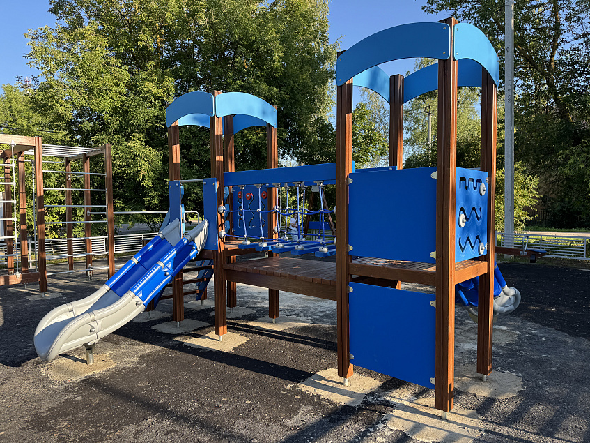 Детские площадки в Снегирях: новых на всех не хватает