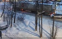 Улицу Комарова в Дедовске заполонили большегрузы
