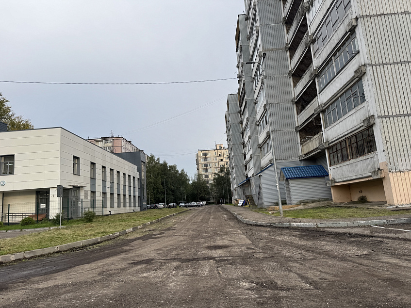 На Керамической улице меняют асфальт