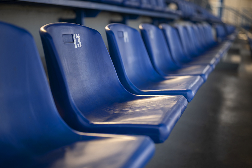 Новые трибунные сиденья установят на трёх стадионах округа