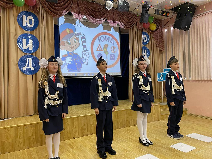Отряд из Новопетровской школы стал победителем муниципального этапа слета юных инспекторов движения