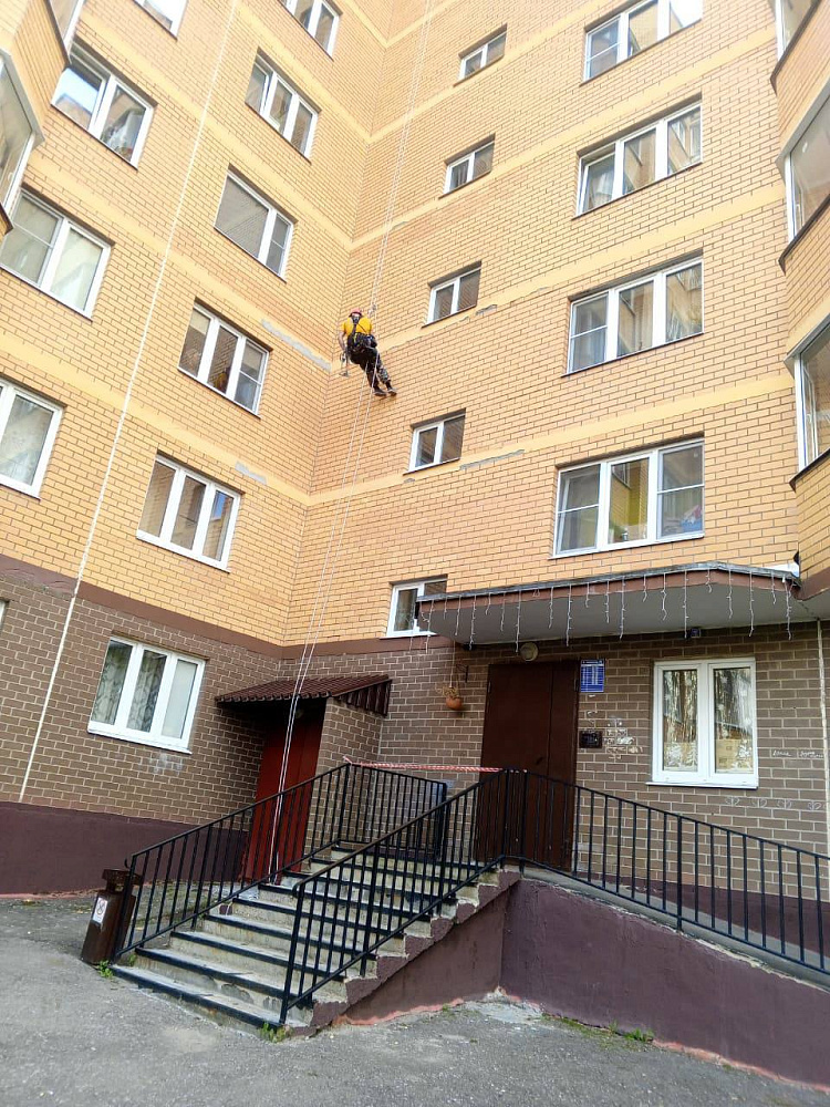 В Новых Снегирях ремонтируют фасады  