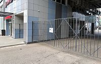 Парковка на территорию ТЦ «Бриз» в центре Истры закрыта
