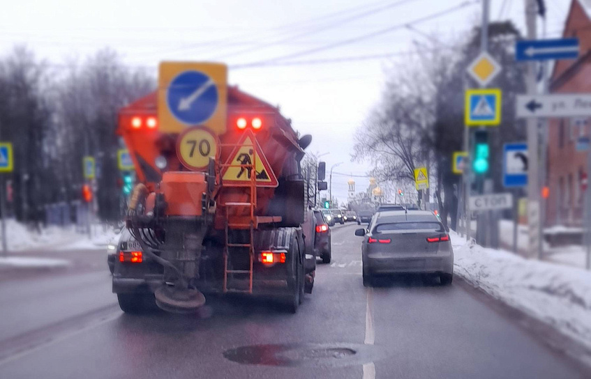 Дорожники проведут противогололёдную обработку дорог перед сильным снегопадом