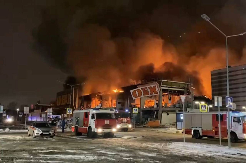 В  ТЦ "Мега Химки" сгорел гипермаркет OBI