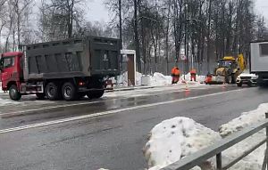 В Истре после ДТП обратили внимание на не убранный с дорог снег 