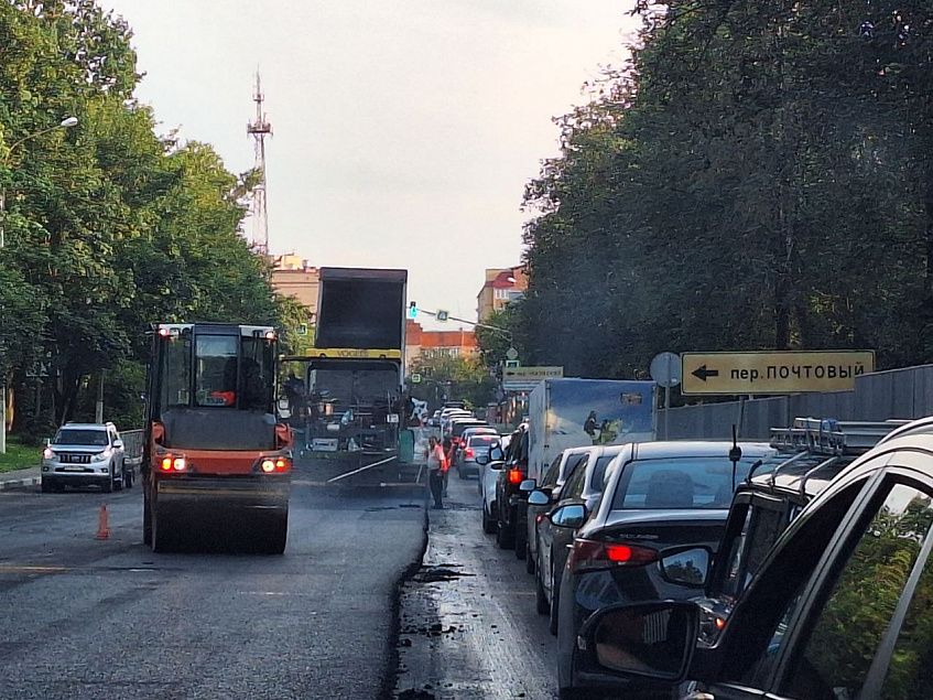 Дорогу отремонтировали и про колодцы не забыли