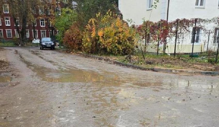 Дедовский «Теремок» утопает в грязи